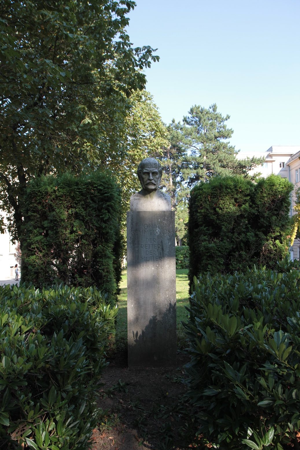 Semmelweis' bust, Ignaz Semmelweis Frauenklinik, Vienna - 02.JPG